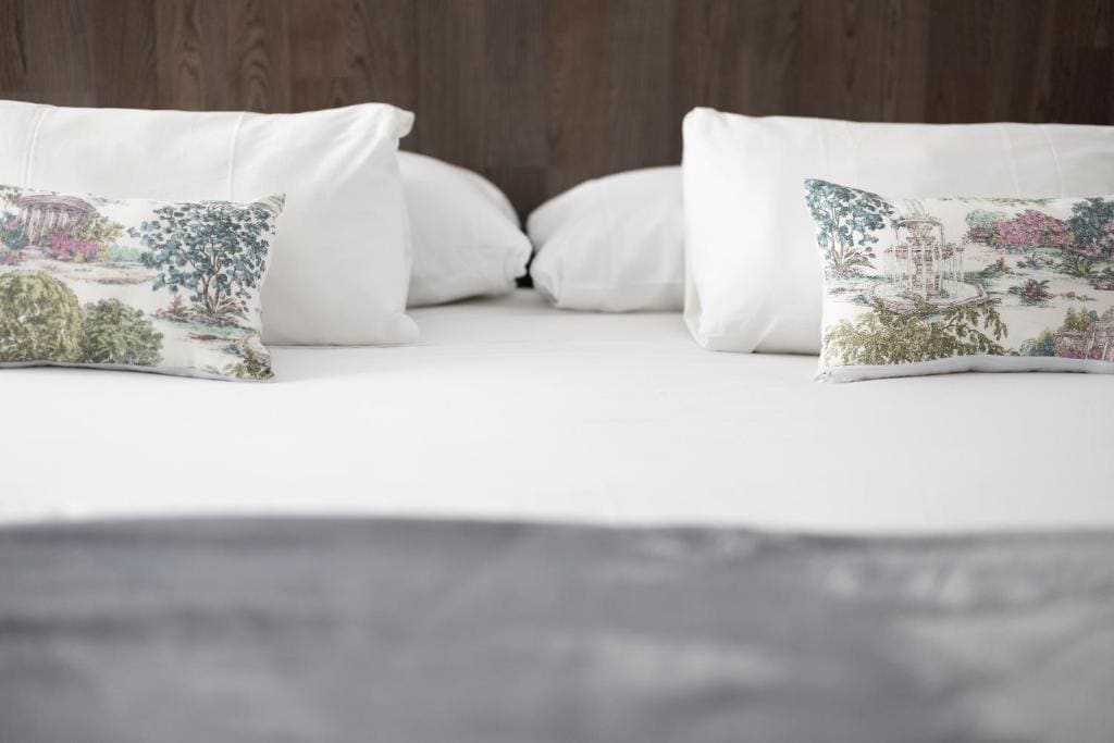 Superior Double or Twin Room room - Image 2