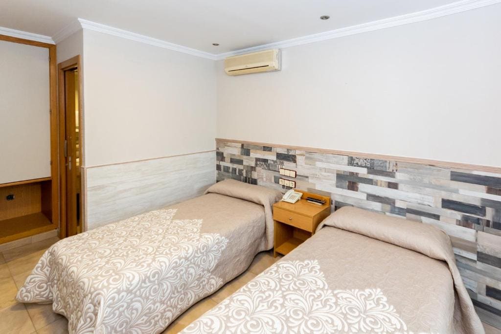 Twin Room room - Image 1