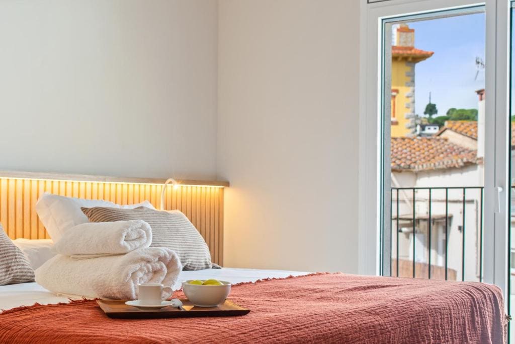 Superior Twin Room with Sea View room - Image 3