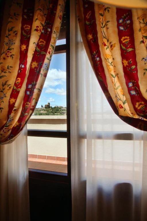 Deluxe Double Room with Balcony room - Image 2