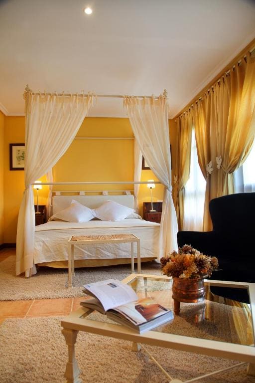 Deluxe Double Room with Bath room - Image 1