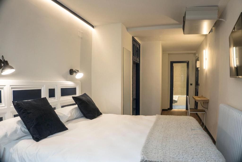 Standard Double or Twin Room room - Image 3