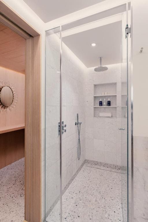Double Room with Balcony room - Image 2