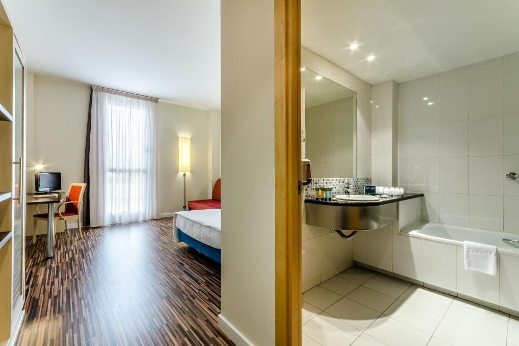 Double Room with Extra Bed room - Image 2