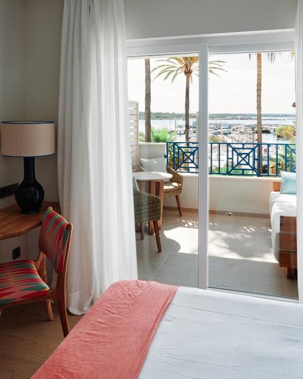 Superior Double or Twin Room with Sea View room - Image 2