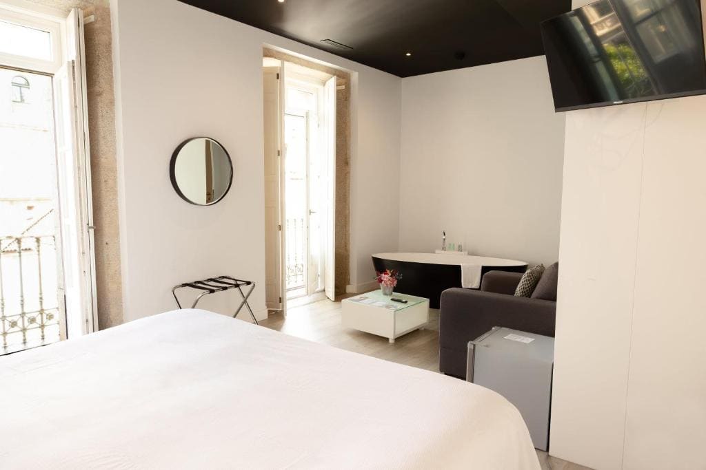 Deluxe Junior Suite room - Image 3