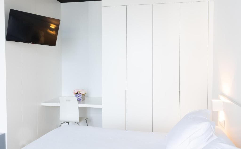 Deluxe Junior Suite room - Image 2