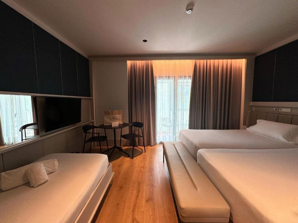 Twin Room with Extra Bed room - Image 3