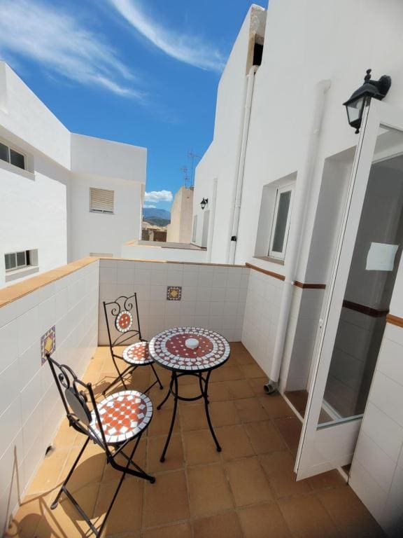 Double Room with Balcony room - Image 3