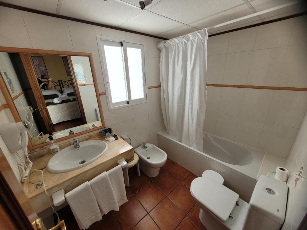 King Room with Balcony room - Image 2