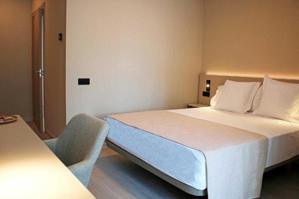 Double Room with Balcony room - Image 1