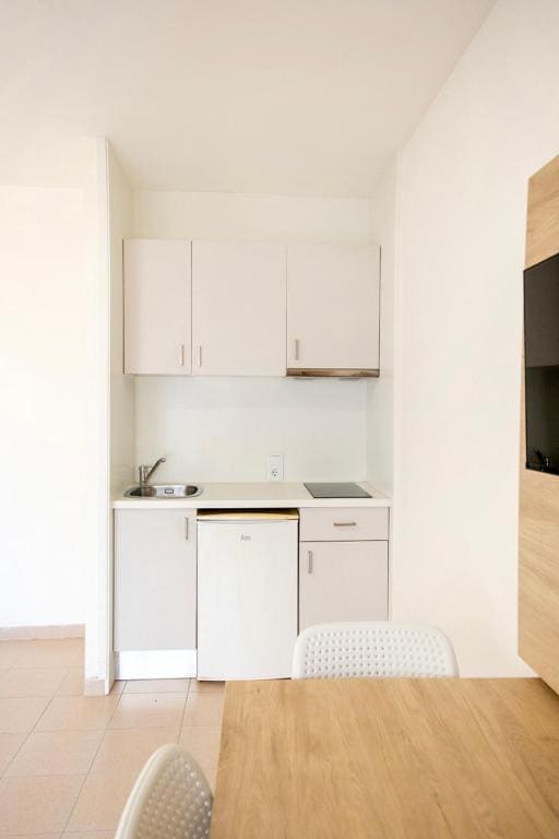 One-Bedroom Apartment with Pool View room - Image 2