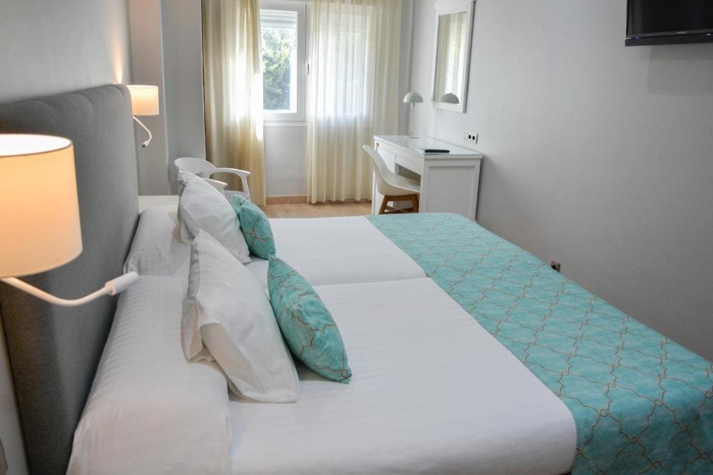 Standard Twin Room with City View room - Image 1