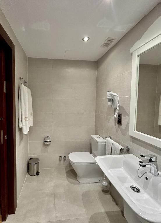 Superior Double Room with City View room - Image 2