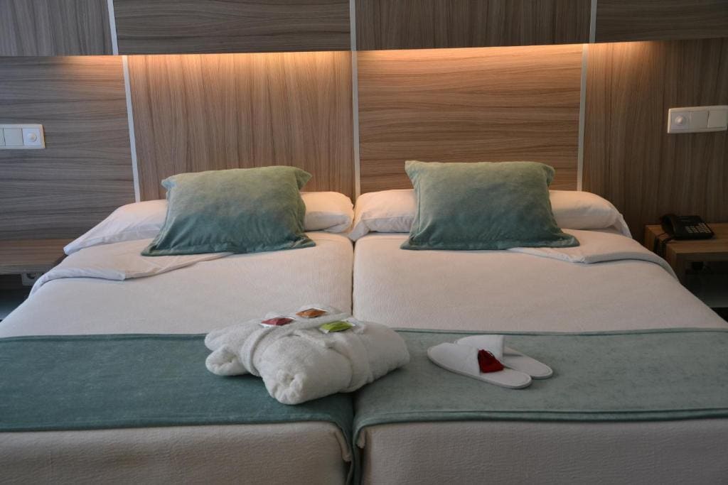 Double Room with Lounge room - Image 1