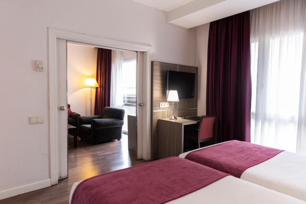 Double Room with Lounge room - Image 2