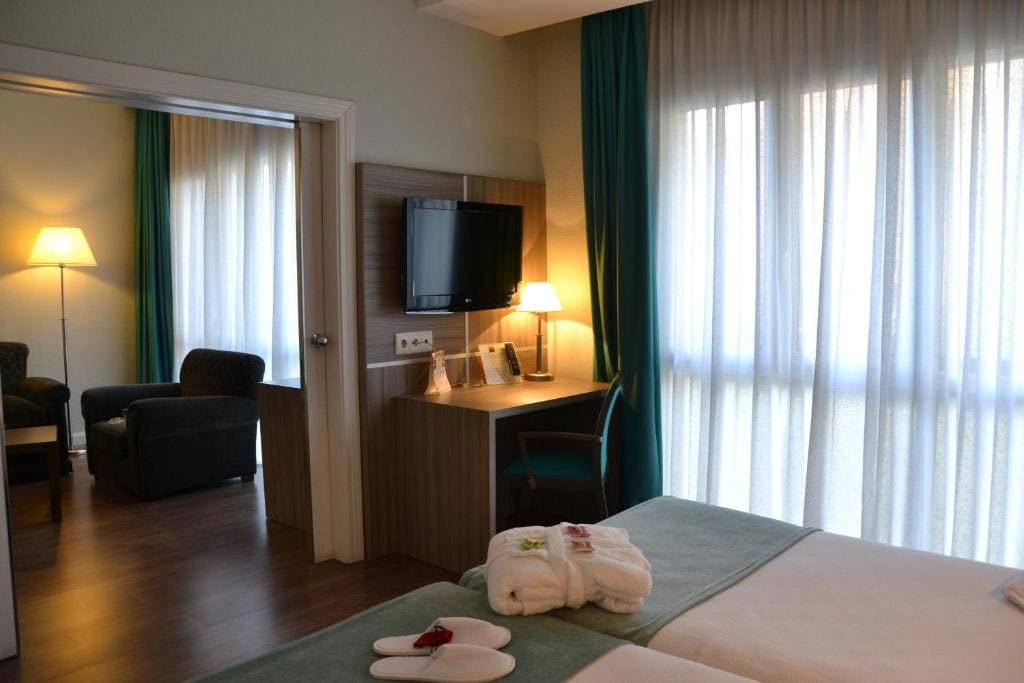 Double Room with Lounge room - Image 3