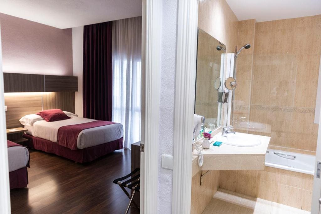Double or Twin Room room - Image 1