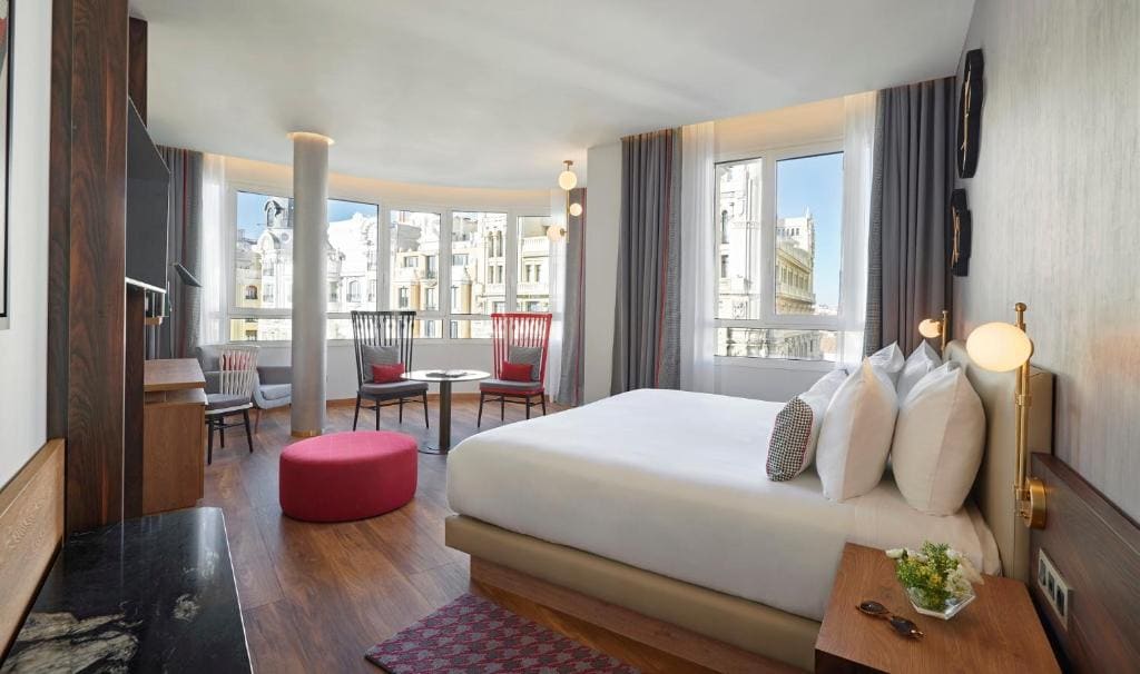 Junior Suite with Gran Via View room - Image 1