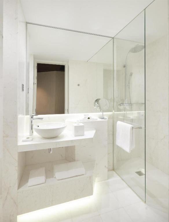 Double Room with Two Double Beds room - Image 2