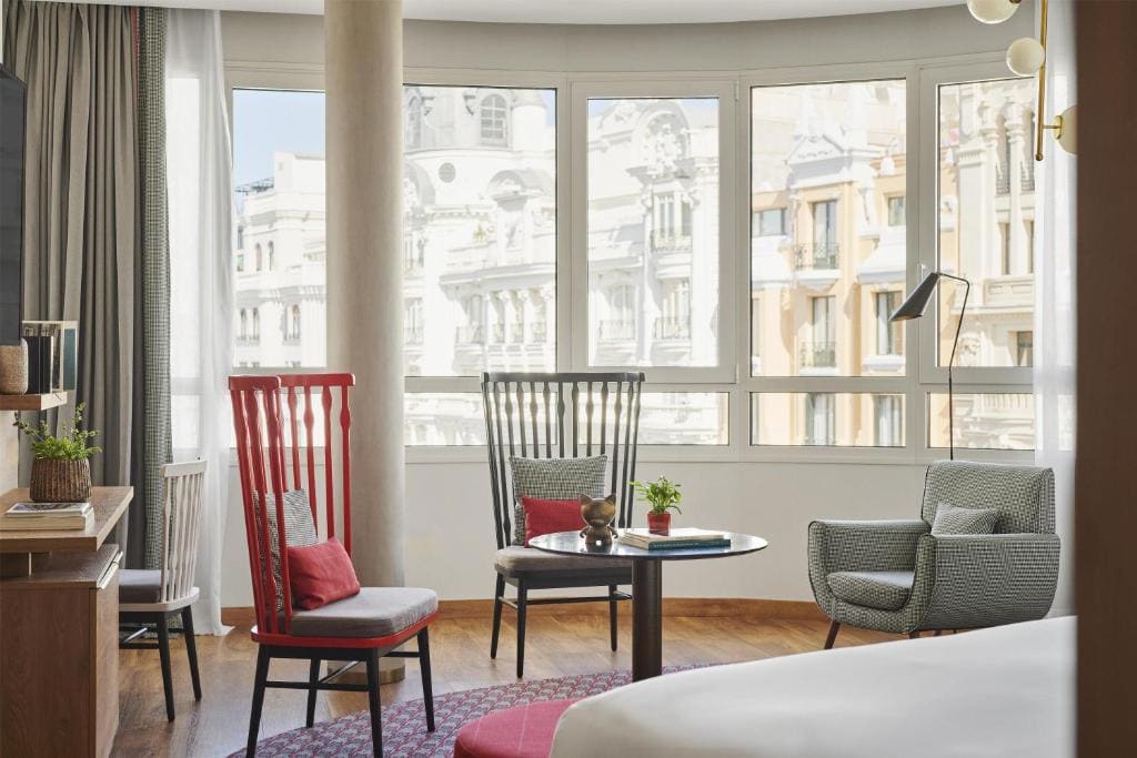 Junior Suite with Gran Via View room - Image 3