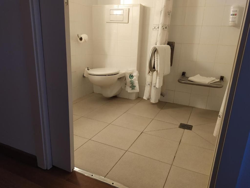 Standard Double Room - Mobility Accessible room - Image 1