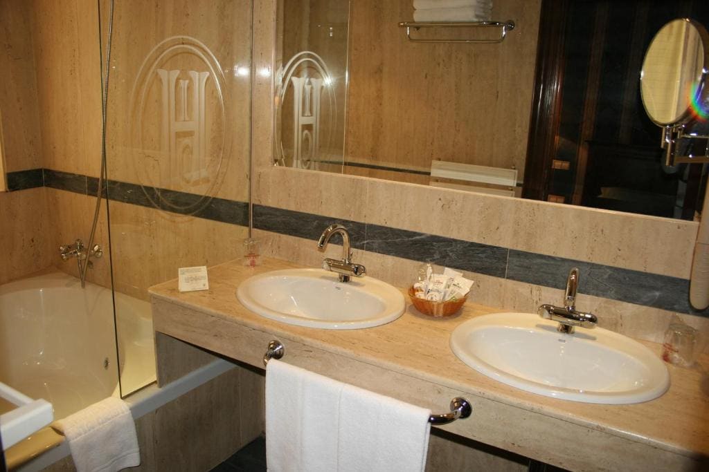 Double or Twin Room room - Image 3