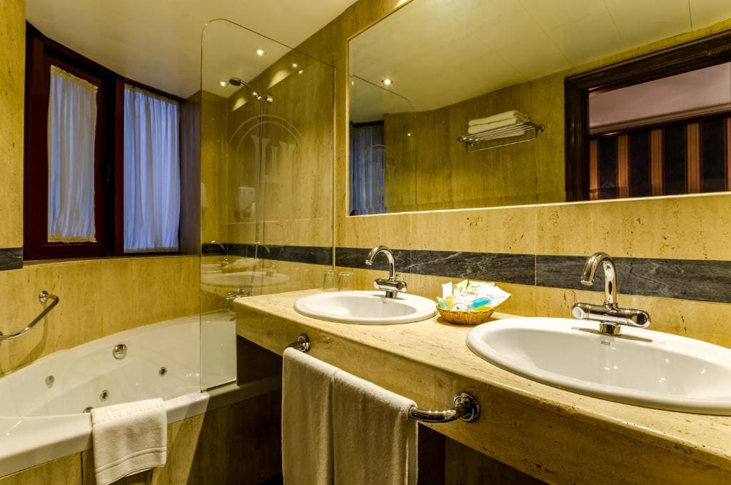 Double or Twin Room room - Image 1