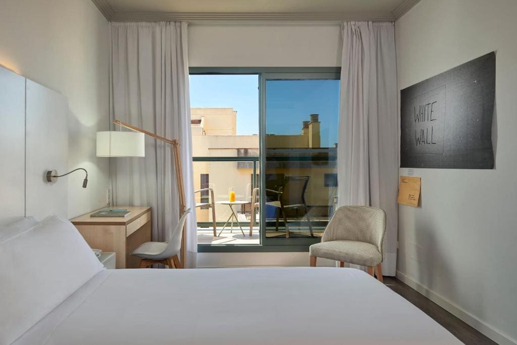 Double Room with Balcony room - Image 1