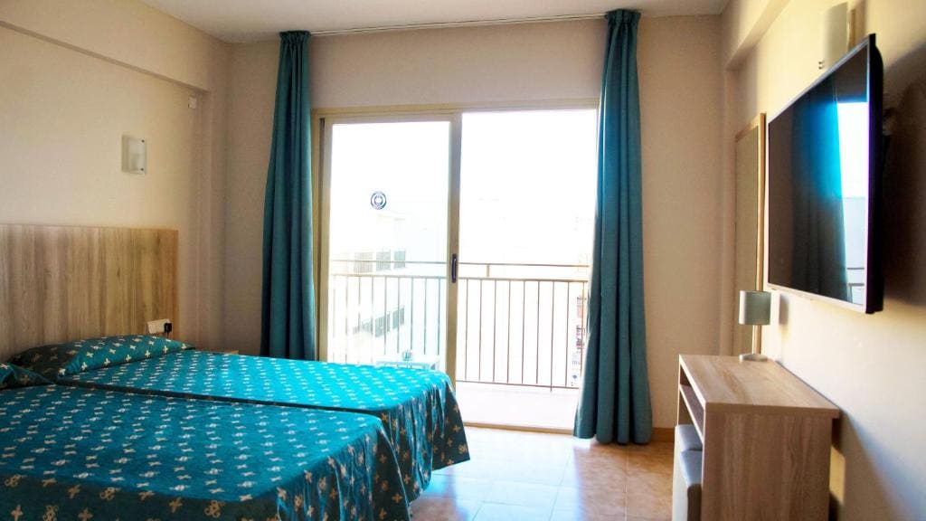 Double or Twin Room with Balcony room - Image 2