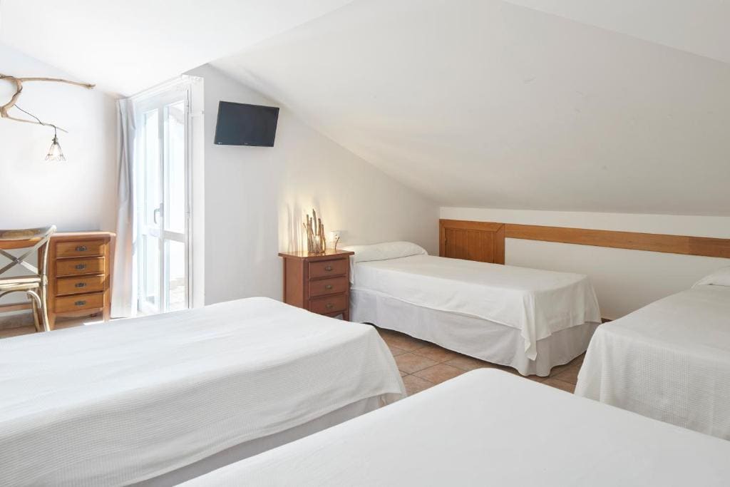 Quadruple Room with Balcony room - Image 2