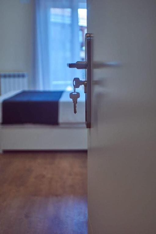 Standard Double Room with Shared Bathroom room - Image 2
