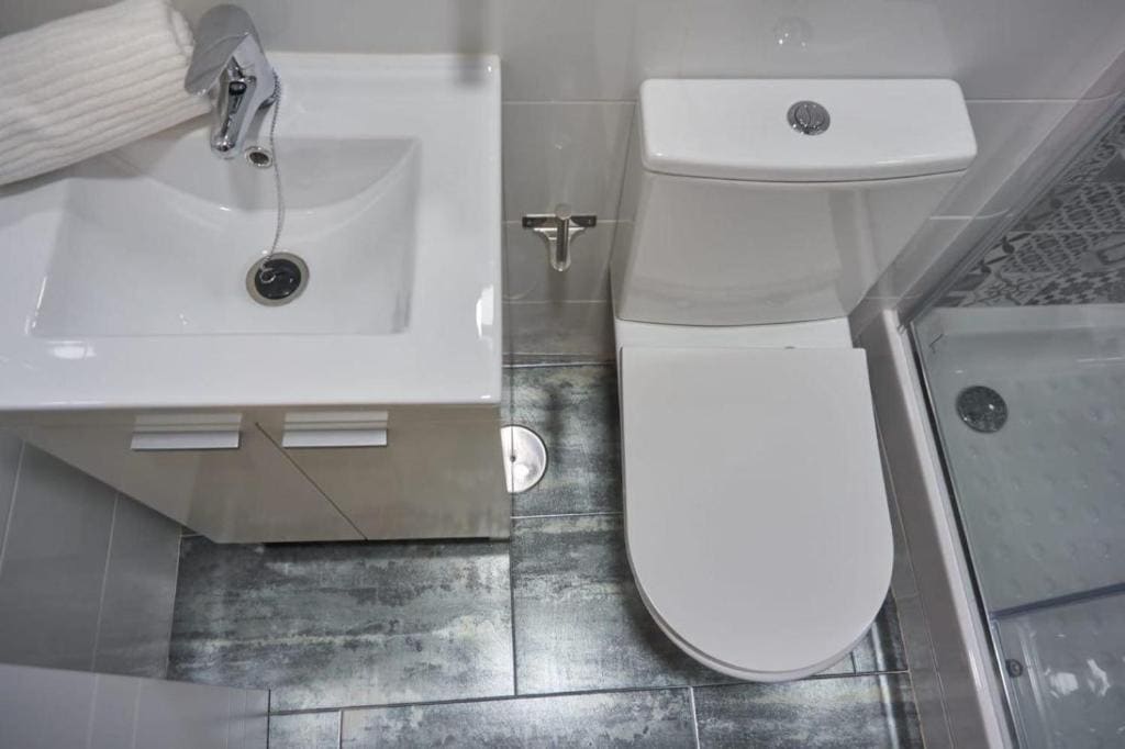 Standard Double Room with Shared Bathroom room - Image 3