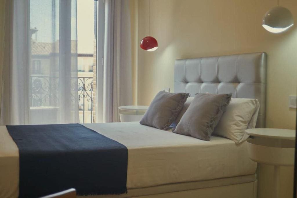 Standard Double Room with Shared Bathroom room - Image 1
