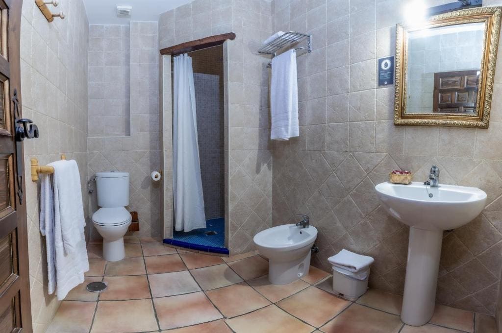 Standard Quadruple Room room - Image 2
