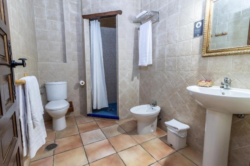Standard Quadruple Room room - Image 1