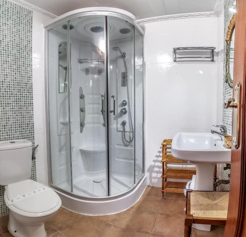 Standard Twin Room room - Image 3