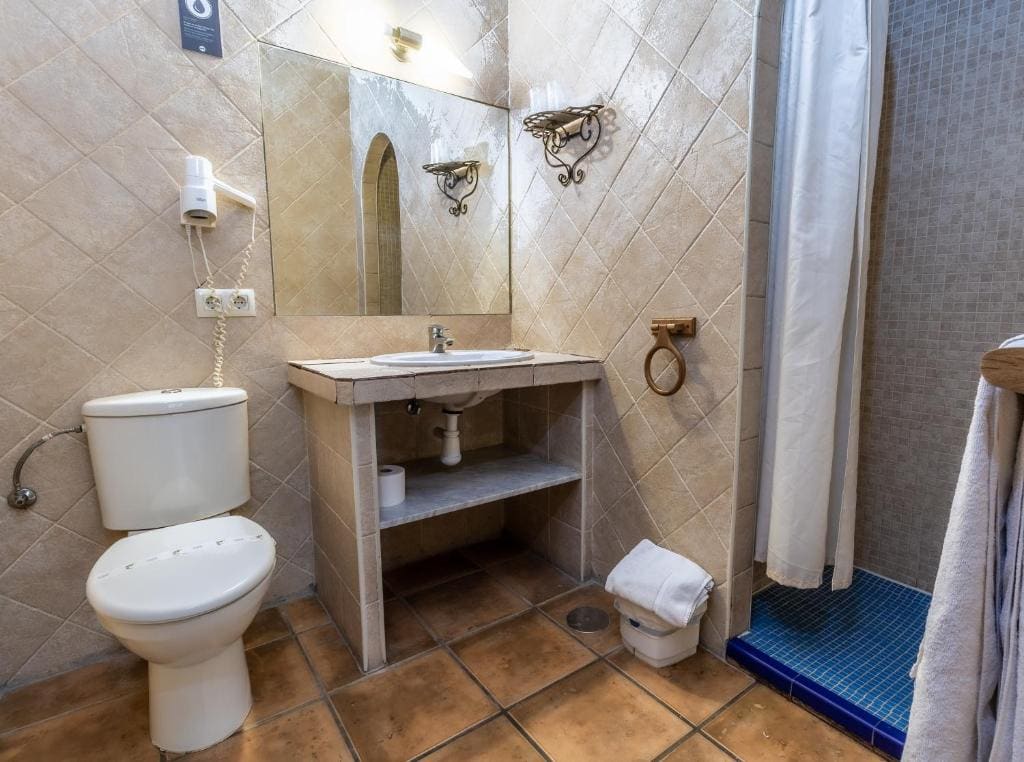 Superior King or Twin Room room - Image 2