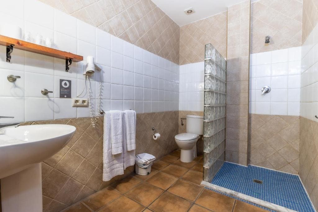 Triple Room with Private Bathroom room - Image 1