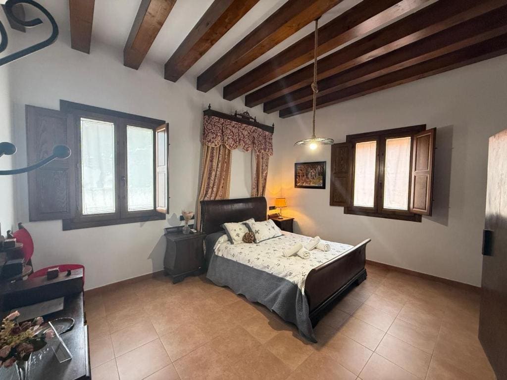 Double Room with Private Bathroom room - Image 3