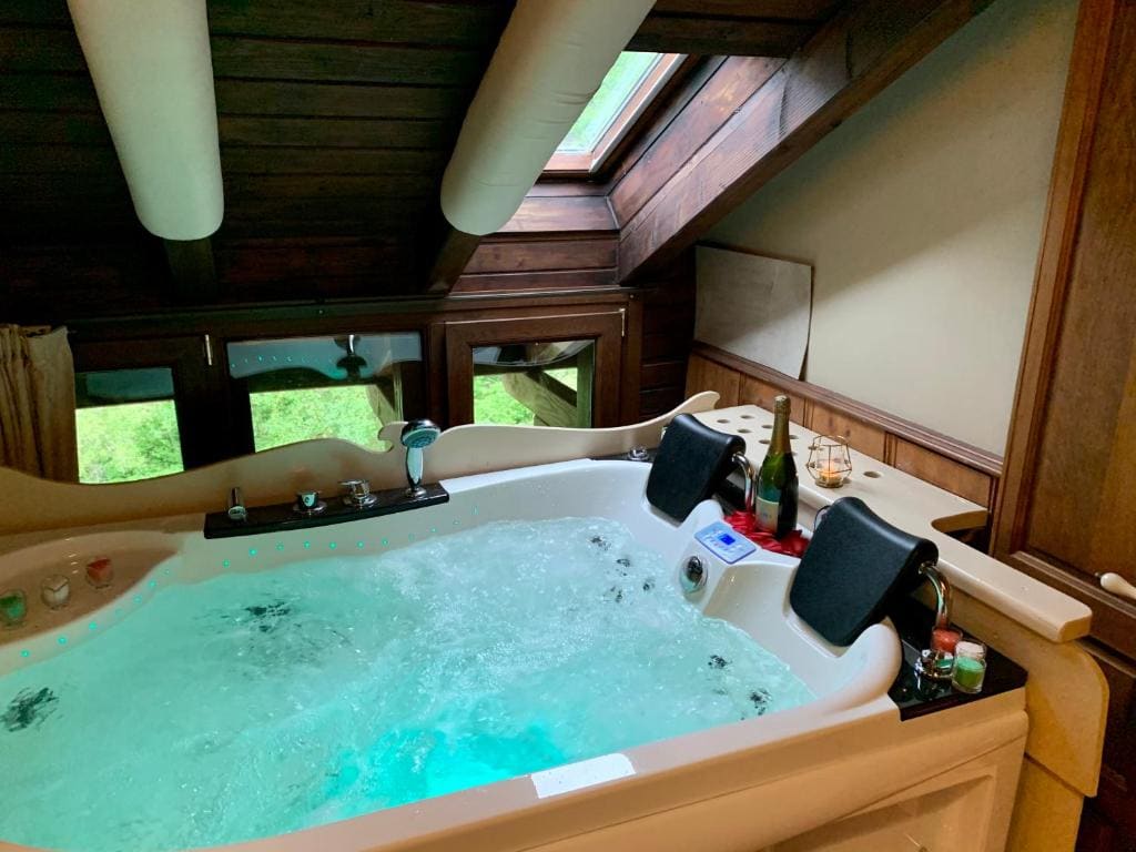 Double Room with Whirlpool room - Image 1