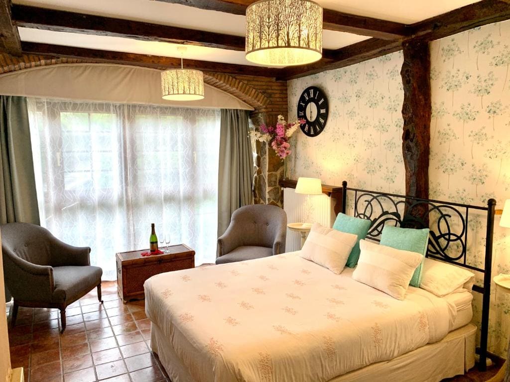 Suite with Whirlpool room - Image 1