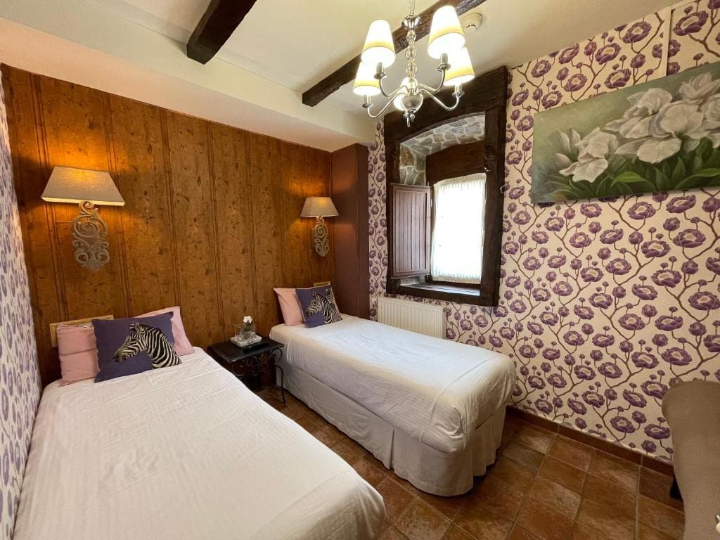 Family Two-Bedroom Suite with Jacuzzi room - Image 2
