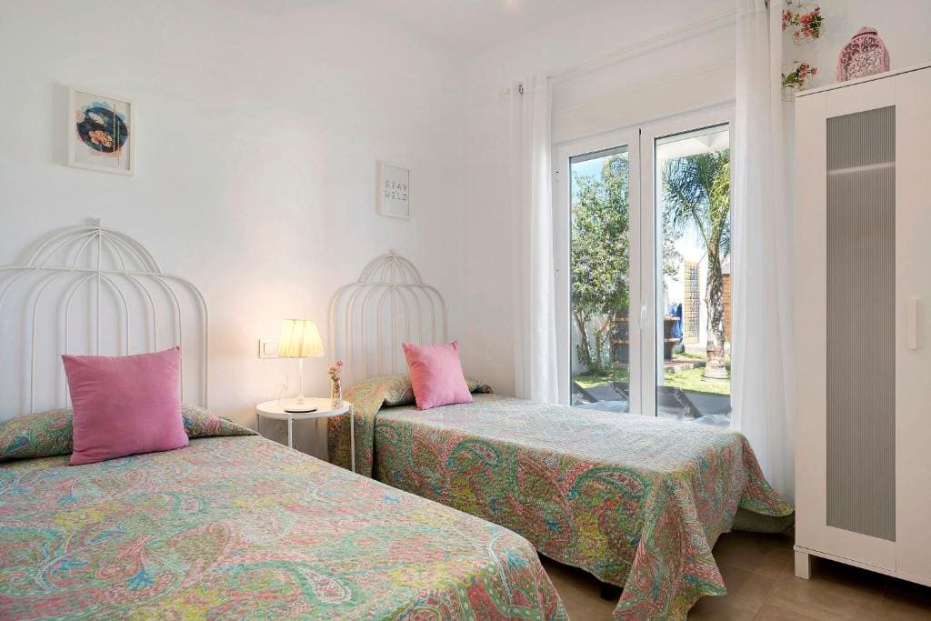 Quadruple Room with Garden View room - Image 2