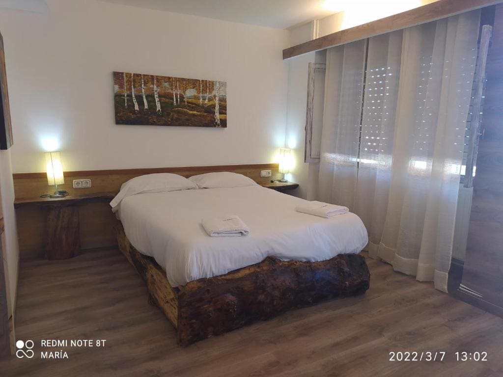 Double Room with Private Bathroom room - Image 2