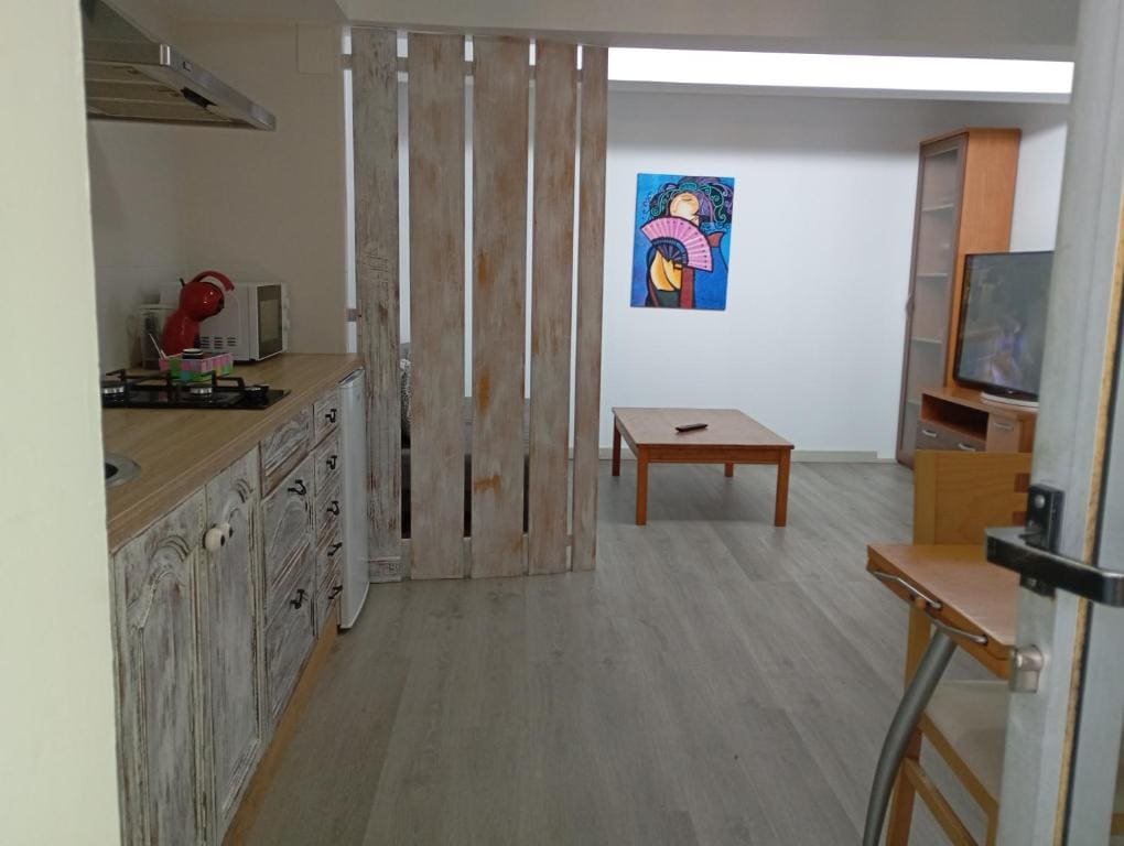 One-Bedroom Apartment with Garden room - Image 3