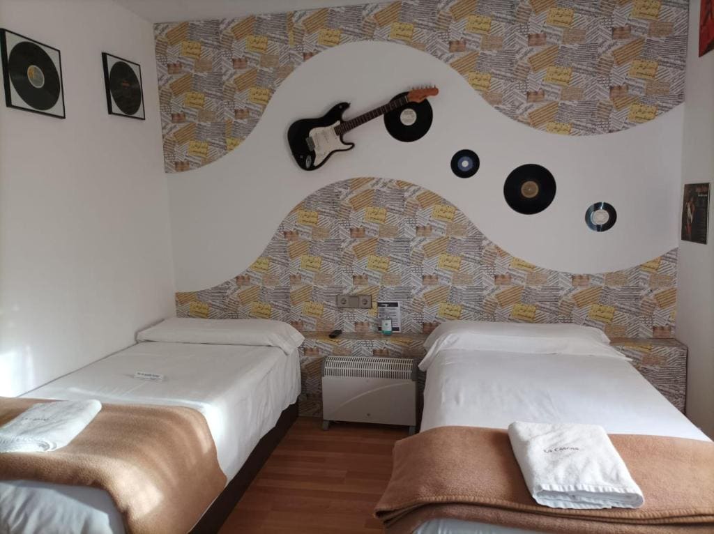 Twin Room with Private Bathroom room - Image 3