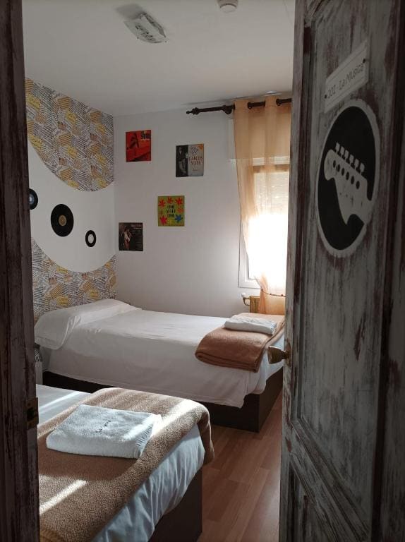 Twin Room with Private Bathroom room - Image 1
