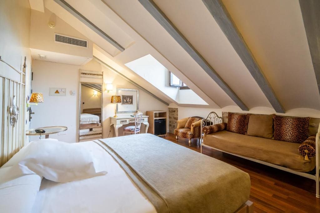 Superior King Room room - Image 1