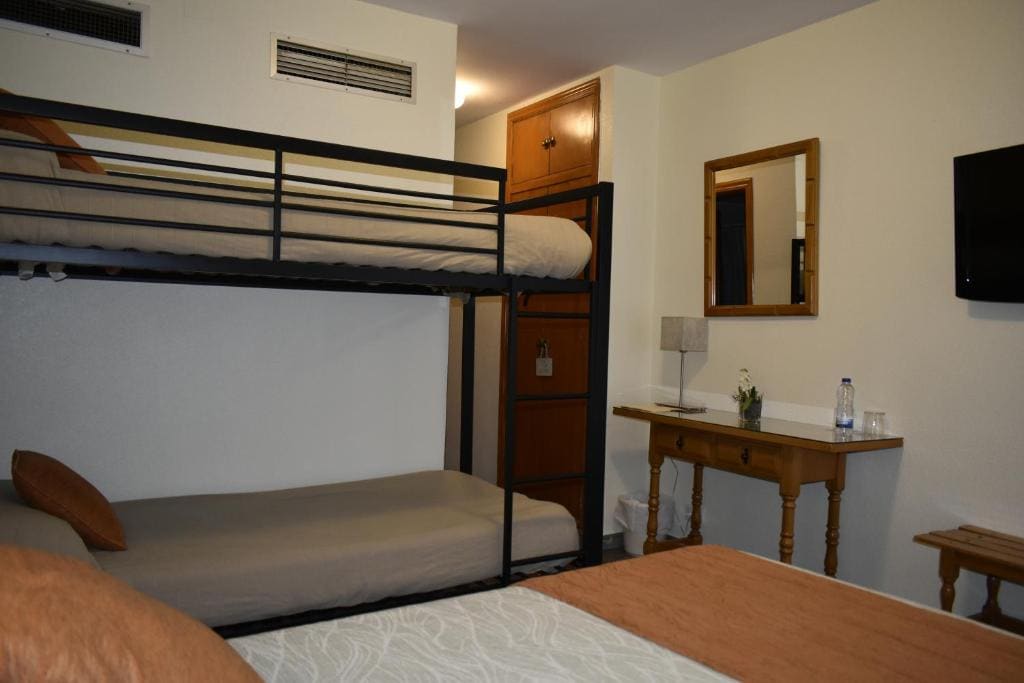 Standard Family Room room - Image 1
